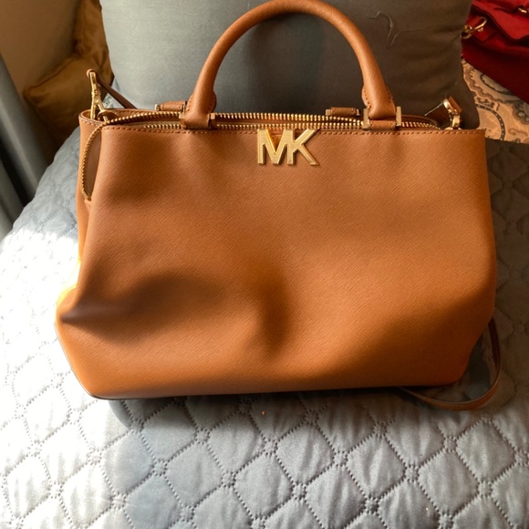 Purses - Picture 3 of 9